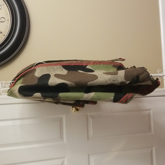 Women's large Studio Camo scarf/shawl/wrap - Picture 3 of 6